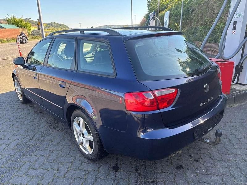 Usado Seat Exeo Reference 120 HP (88 kW) 2011 Azul Carrinha