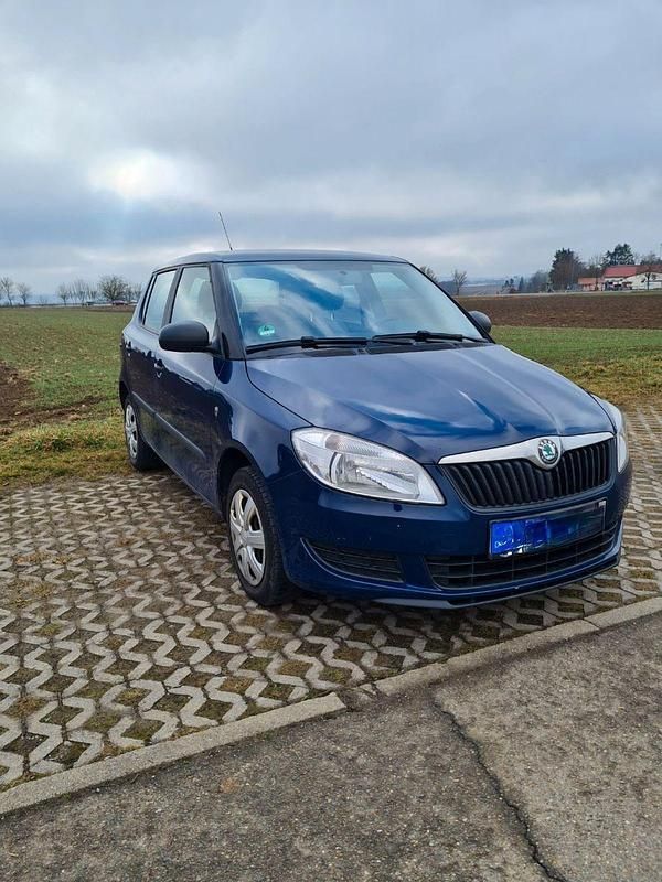Blau Gebraucht 2011 Skoda Fabia Cool Edition Limousine | 3.000 € (Superpreis) - Bild 1/4