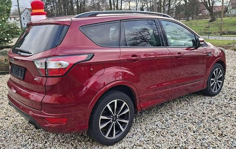 Gebraucht Ford Kuga ST-Line 175 PS (128 kW) 2019 Rubyrot (metallic) SUV
