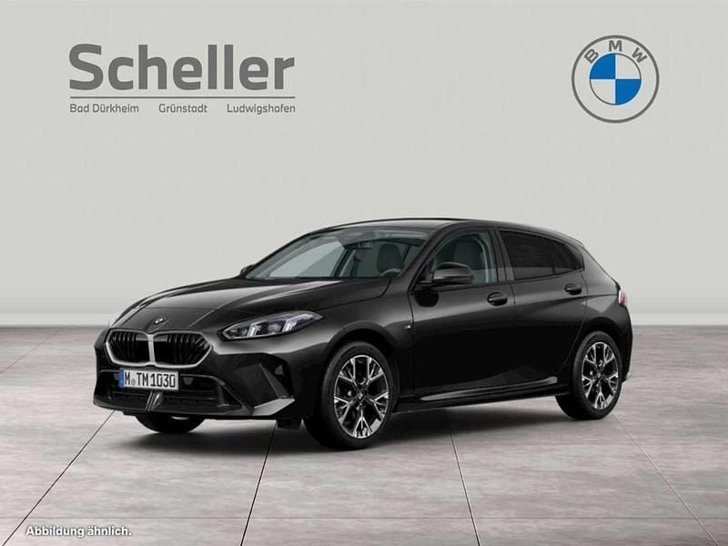 Black sapphire Neu 2025 BMW 120 Kleinwagen | 44.419 € (Teuer) - Bild 1/4