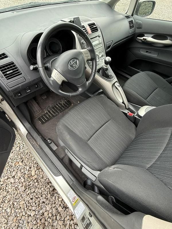 Gebraucht Toyota Auris 126 PS (92 kW) 2008 Grau Kleinwagen