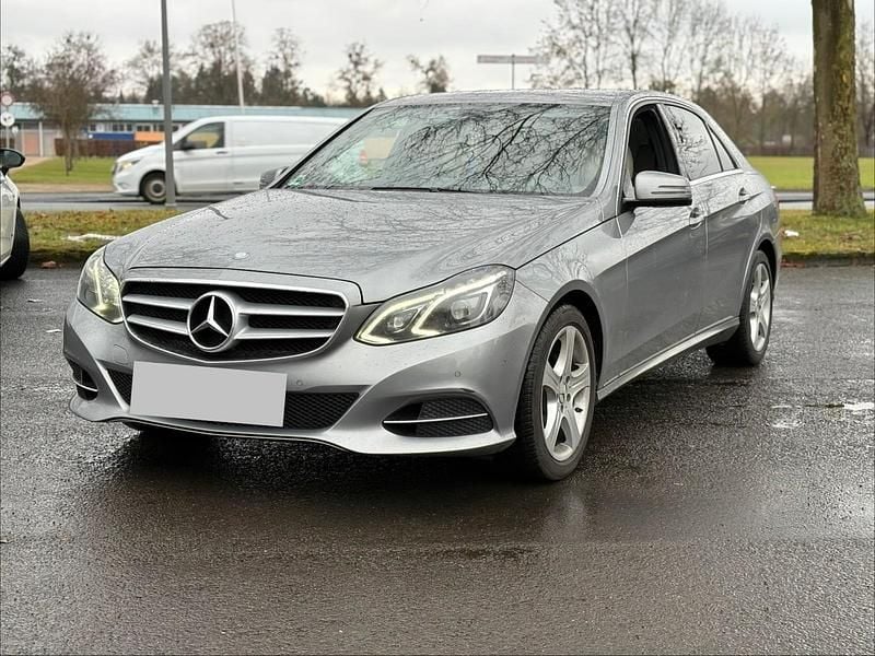 Gebraucht Mercedes E220 Avantgarde 170 PS (125 kW) 2013 Grau Limousine