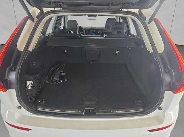 Gebraucht Volvo XC60 145 PS (106 kW) 2022 SUV