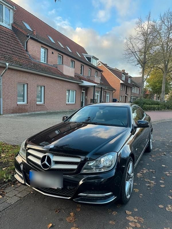 Schwarz Gebraucht 2012 Mercedes C220 Coupé | 9.300 € (Superpreis) - Bild 1/4
