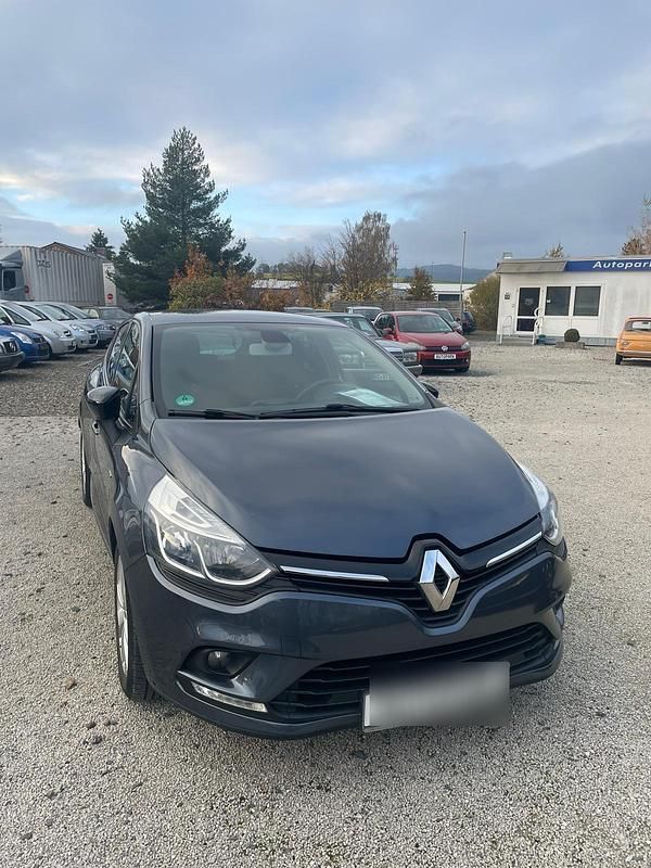 Grau Gebraucht 2017 Renault Clio IV LIMITED Kleinwagen | 9.500 € (Etwas zu teuer) - Bild 1/4