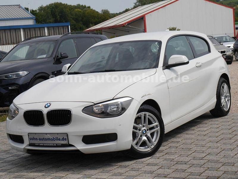 Weiß Gebraucht 2013 BMW 114 Sport Line Kleinwagen | 5.999 € (Guter Preis) - Bild 1/4