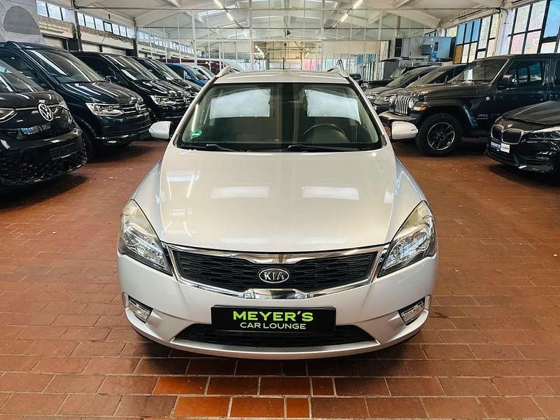 Silber Gebraucht 2010 Kia Ceed Sportswagon Kombi | 4.890 € (Etwas zu teuer) - Bild 1/4