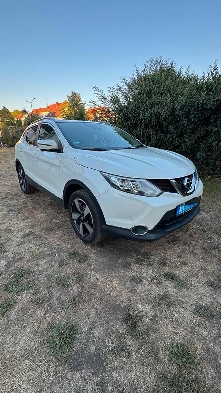 Weiß Gebraucht 2016 Nissan Qashqai SUV | 12.500 € (Fairer Preis) - Bild 1/4