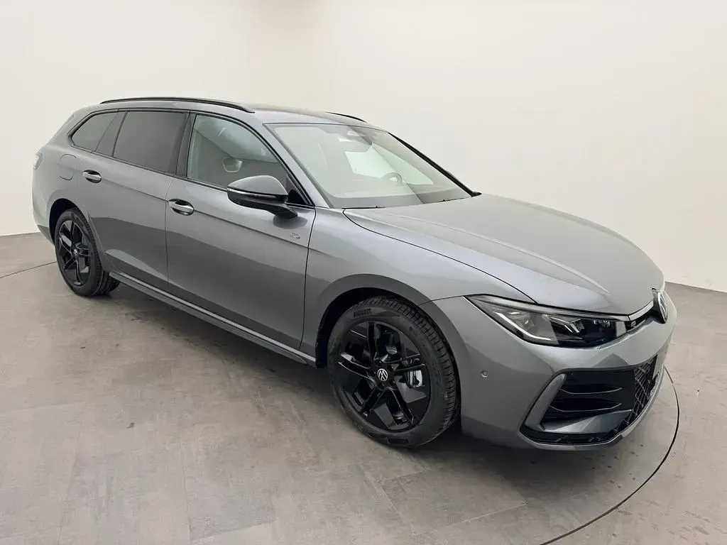 Gebraucht VW Passat R-line 272 PS (200 kW) 2026 Grau Kombi