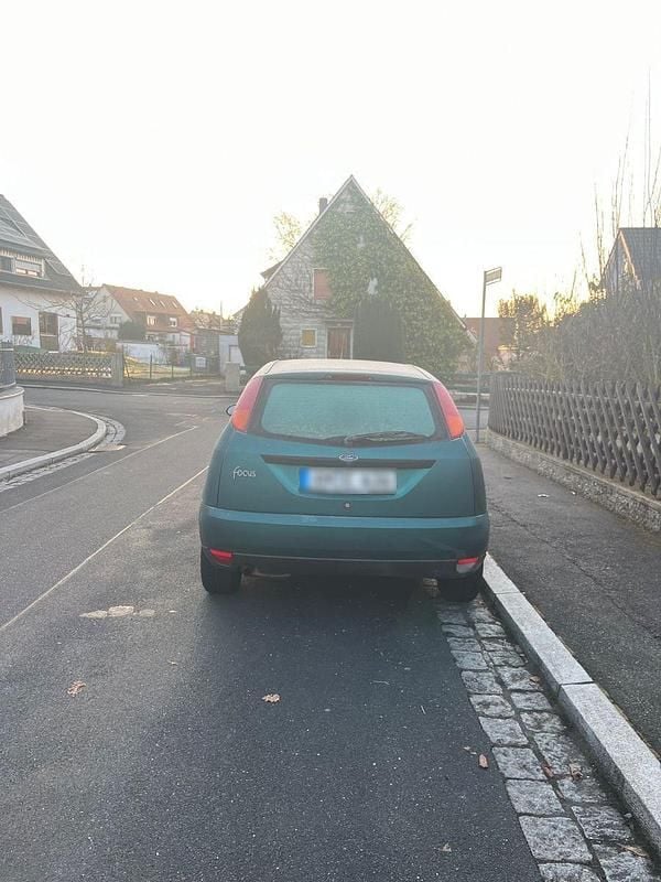 Gebraucht Ford Focus Ambiente 75 PS (55 kW) 1999 Grün Limousine