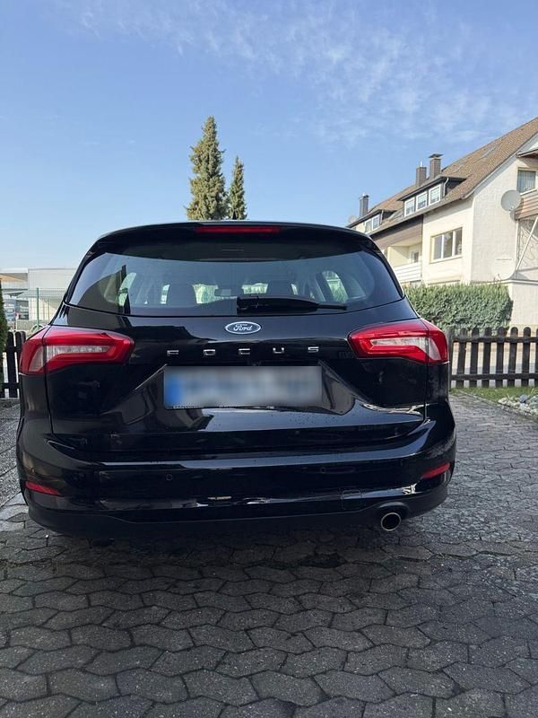Gebraucht Ford Focus Cool & Connect 101 PS (74 kW) 2021 Schwarz Kombi