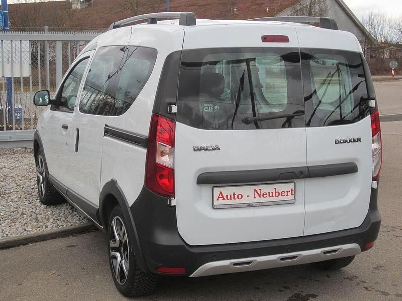 Gebraucht Dacia Dokker Stepway 102 PS (75 kW) 2018 Weiß Van / Kleinbus