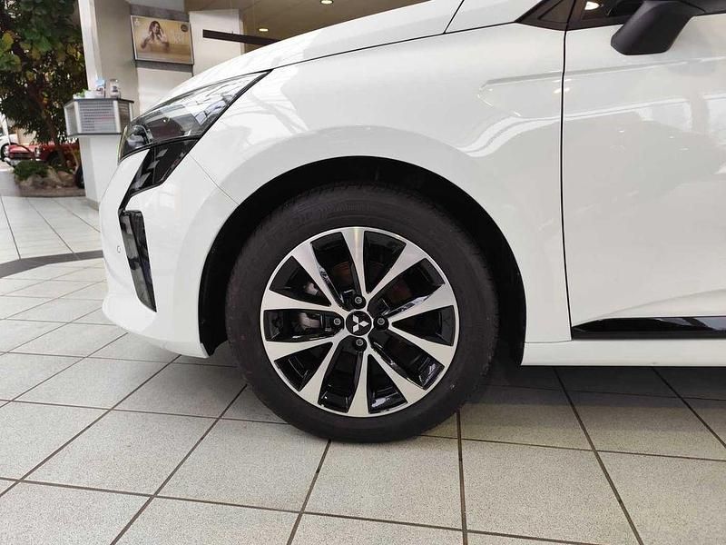 Neu Mitsubishi Colt Plus 91 PS (66 kW) 2025 Weiß Limousine