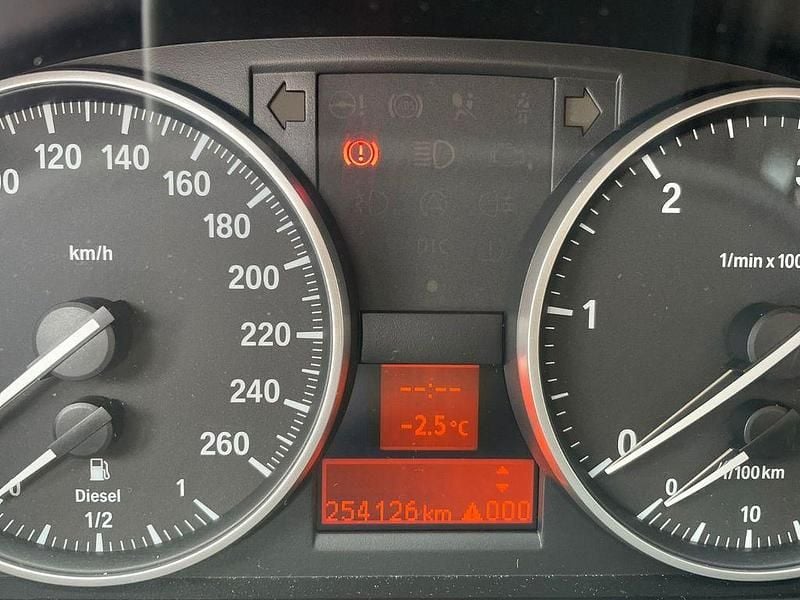 Gebraucht BMW 320 177 PS (130 kW) 2009 Silber Coupé