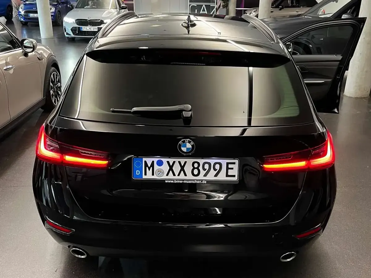 Gebraucht BMW 330e Advantage 184 PS (135 kW) 2021 Schwarz Kombi