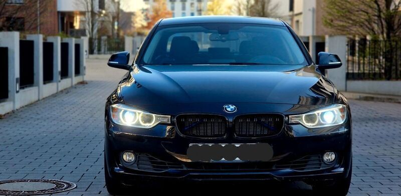 Schwarz Gebraucht 2013 BMW 330 Performance Limousine | 10.500 € (Guter Preis) - Bild 1/4