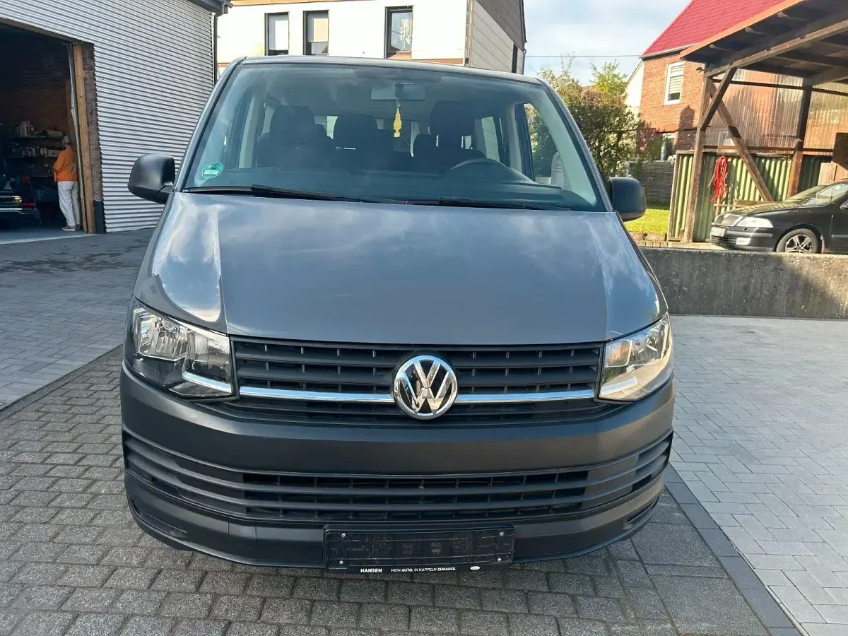 Gebraucht VW Caravelle 102 PS (75 kW) 2016 Grau Van