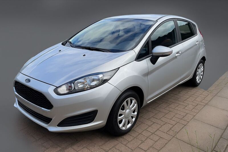 Silber Gebraucht 2016 Ford Fiesta Trend Kleinwagen | 7.000 € (Fairer Preis) - Bild 1/4