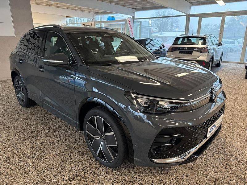 Neu VW Tiguan R-line 150 PS (110 kW) 2026 Grau SUV