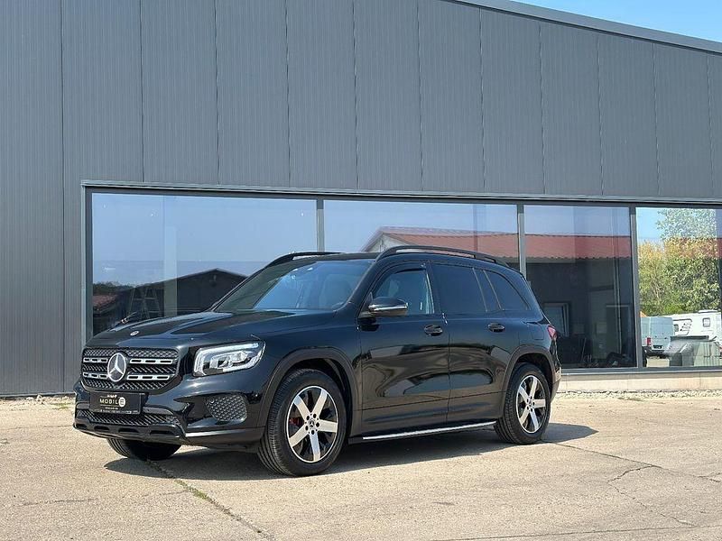 Schwarz Gebraucht 2021 Mercedes GLB220 Night SUV | 30.990 € (Guter Preis) - Bild 1/4