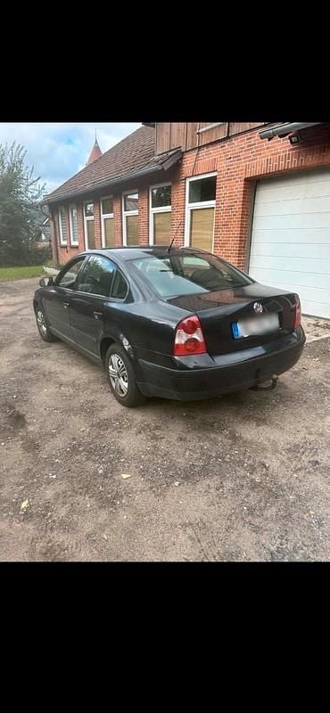 Schwarz Gebraucht 2004 VW Passat Limousine | 600 € (Superpreis) - Bild 1/4