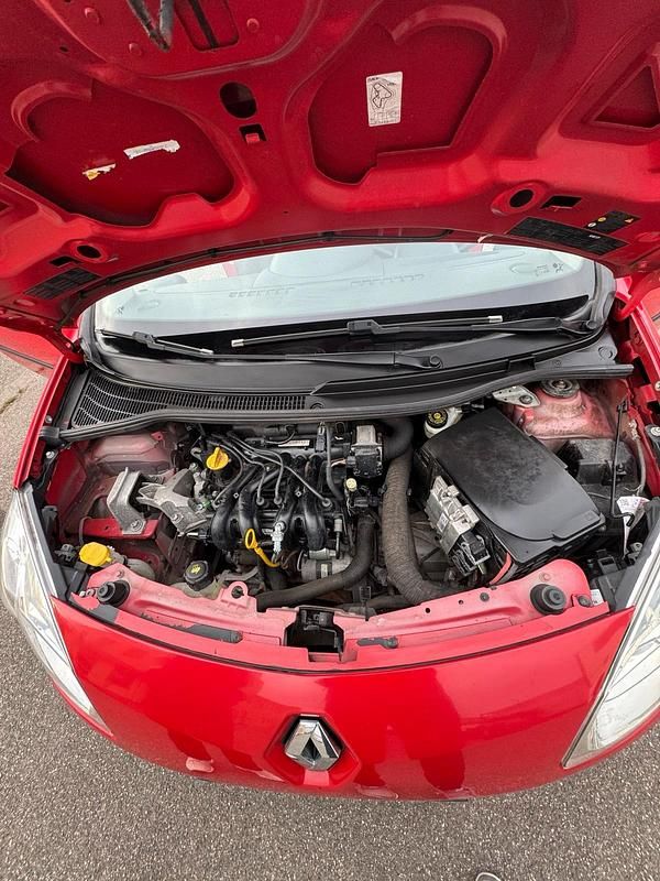 Gebraucht Renault Clio II 58 PS (42 kW) 2009 Rot Kleinwagen