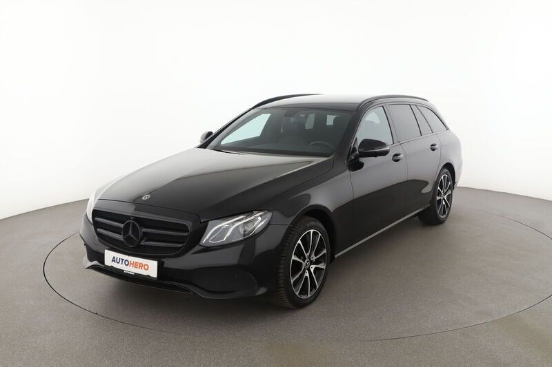 Schwarz Gebraucht 2017 Mercedes E220 Avantgarde Kombi | 24.590 € (Fairer Preis) - Bild 1/4