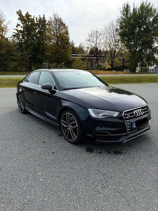 Schwarz Gebraucht 2014 Audi S3 Ambiente Limousine | 17.500 € (Guter Preis) - Bild 1/4