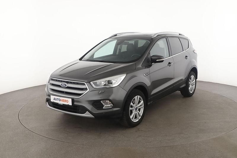 Grau Gebraucht 2017 Ford Kuga Titanium SUV | 12.840 € (Fairer Preis) - Bild 1/3