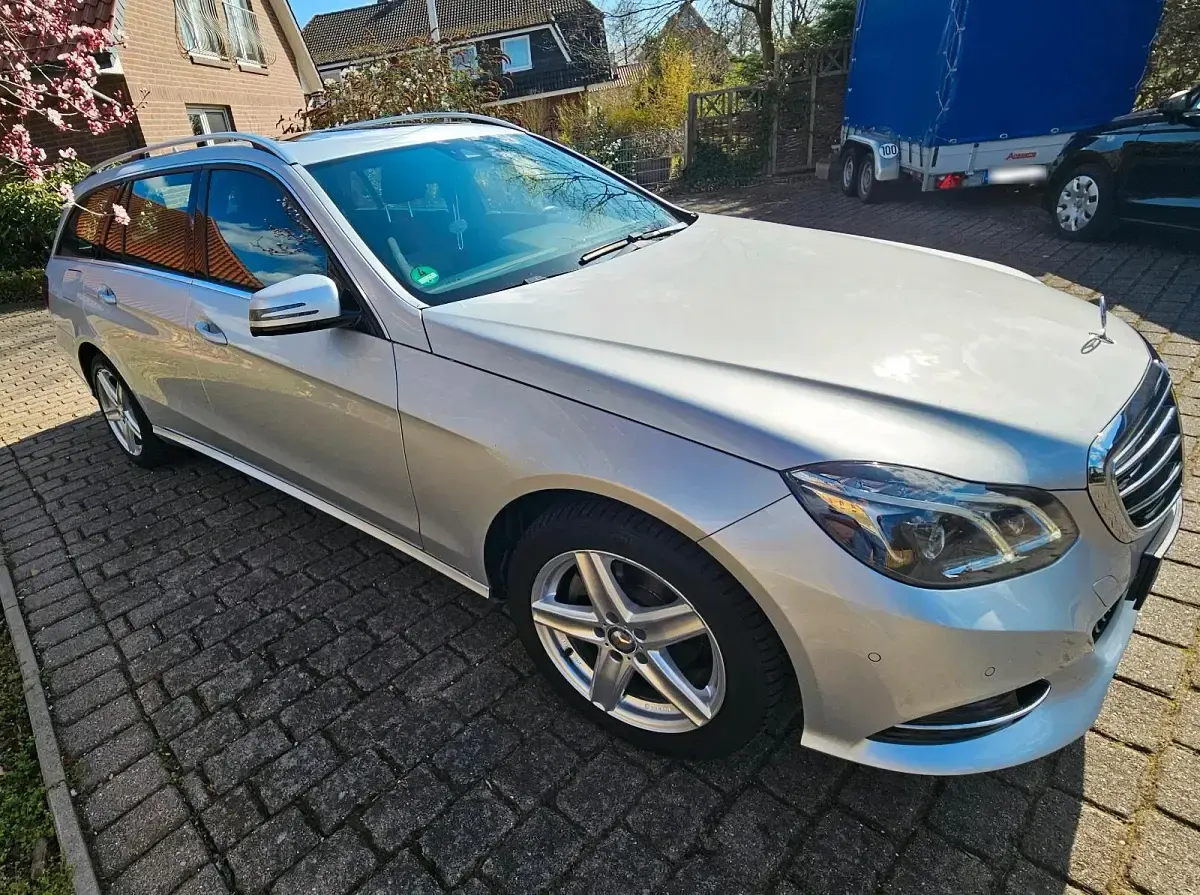 Usado Mercedes E220 Elegance 170 CV (125 kW) 2014 Plateado Familiar