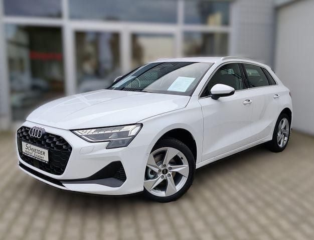 Weiß Neu 2025 Audi A3 Sportback Business Limousine | 31.990 € (Guter Preis) - Bild 1/4