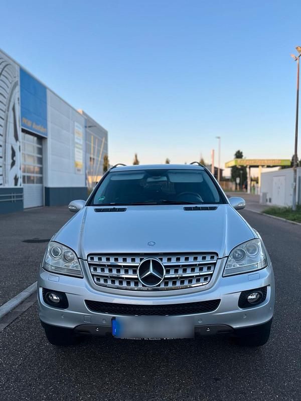 Silber Gebraucht 2005 Mercedes ML350 SUV | 9.500 € (Teuer) - Bild 1/4