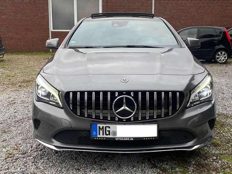 Gebraucht Mercedes CLA220 177 PS (130 kW) 2017 Mountaingrau  met. Limousine