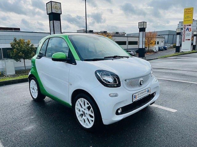 Weiß Gebraucht 2018 Smart ForTwo Electric Drive Passion Coupé | 7.497 € (Superpreis) - Bild 1/4