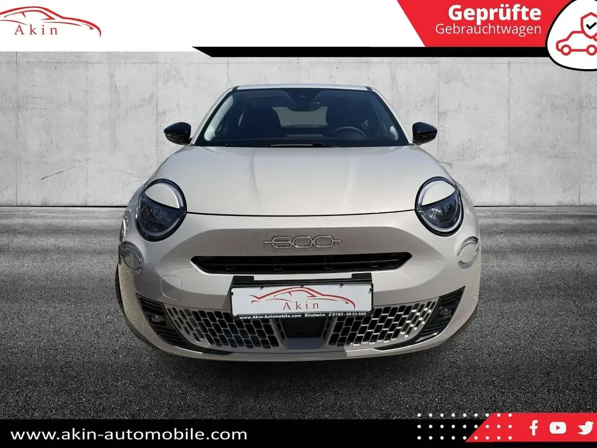 Gebraucht Fiat 600 101 PS (74 kW) 2025 Gris beige SUV