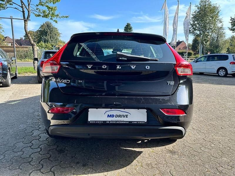 Gebraucht Volvo V40 Momentum 122 PS (89 kW) 2018 Schwarz Kombi