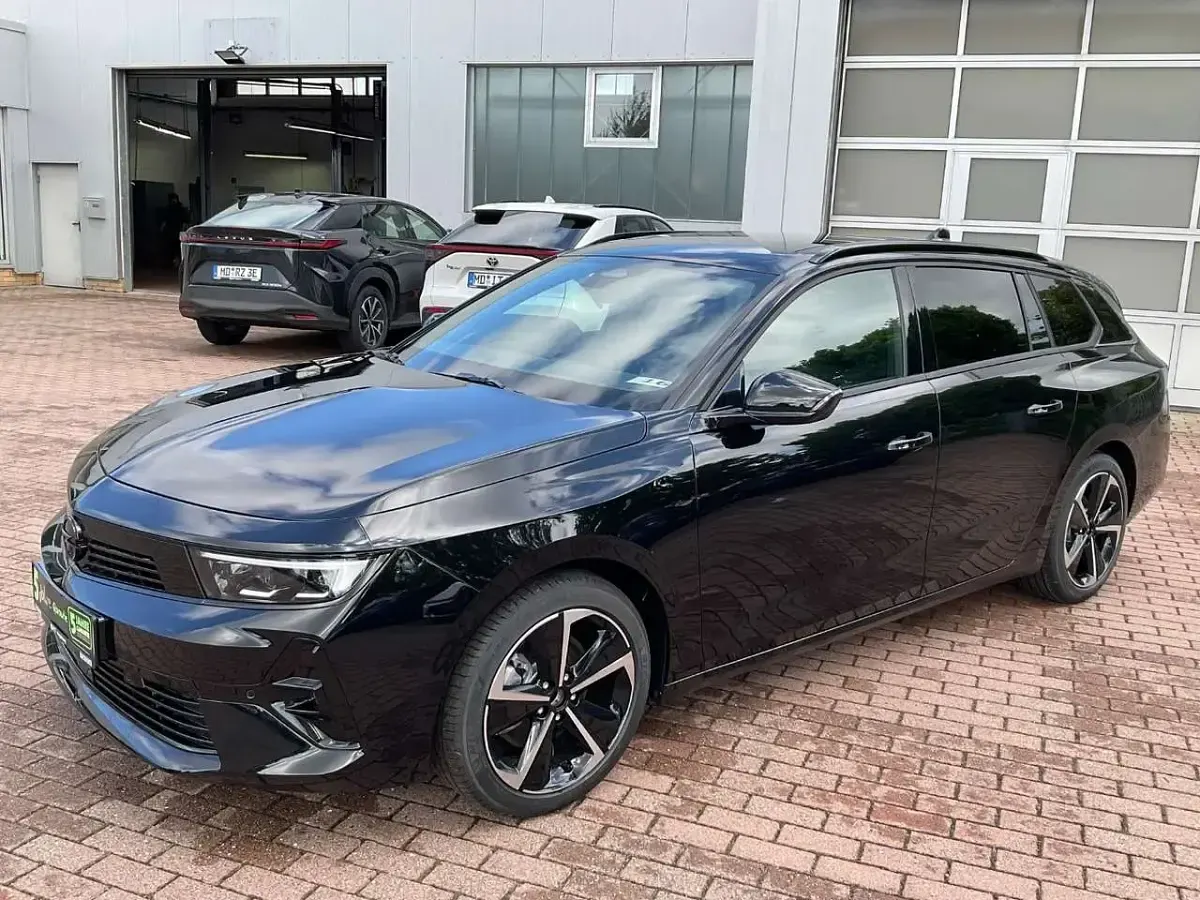 Neu Opel Astra 131 PS (96 kW) 2025 Karbon schwarz Kleinwagen