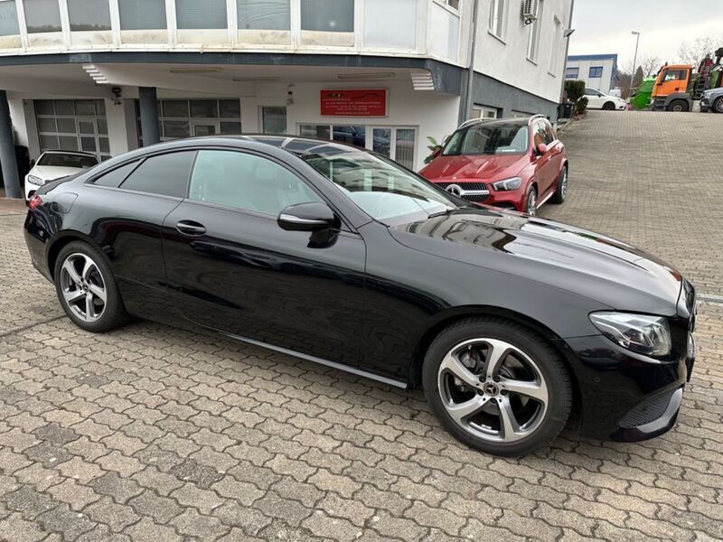 Gebraucht Mercedes E220 194 PS (142 kW) 2018 Schwarz Coupé