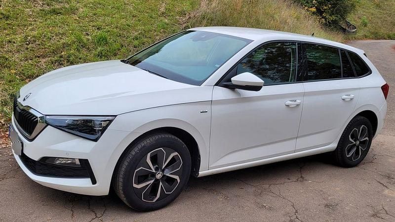 Weiß Gebraucht 2020 Skoda Scala Drive Kleinwagen | 13.700 € (Fairer Preis) - Bild 1/4