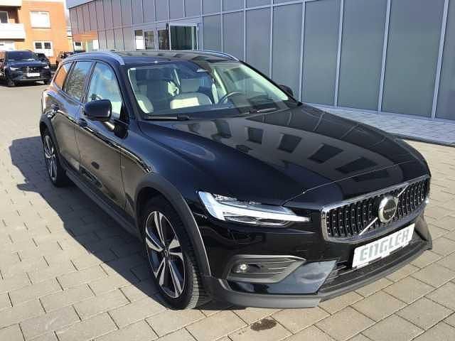 Gebraucht Volvo V60 CC 145 PS (106 kW) 2023 Kombi