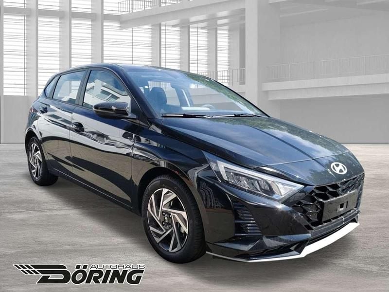 Gebraucht Hyundai i20 Trend 101 PS (74 kW) 2024 Phantom black / met Limousine