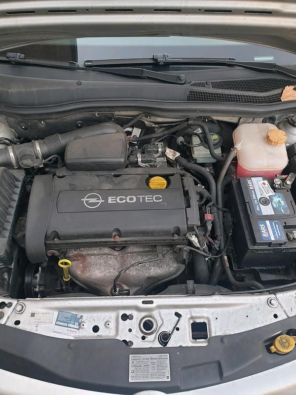 Gebraucht Opel Astra 105 PS (77 kW) 2005 Silber Kombi