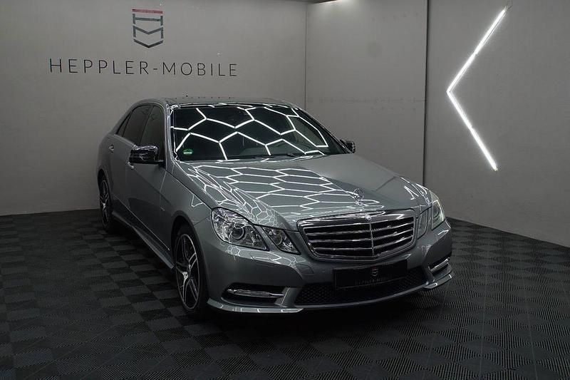 Silber Gebraucht 2012 Mercedes E500 Limousine | 27.999 € (Fairer Preis) - Bild 1/4