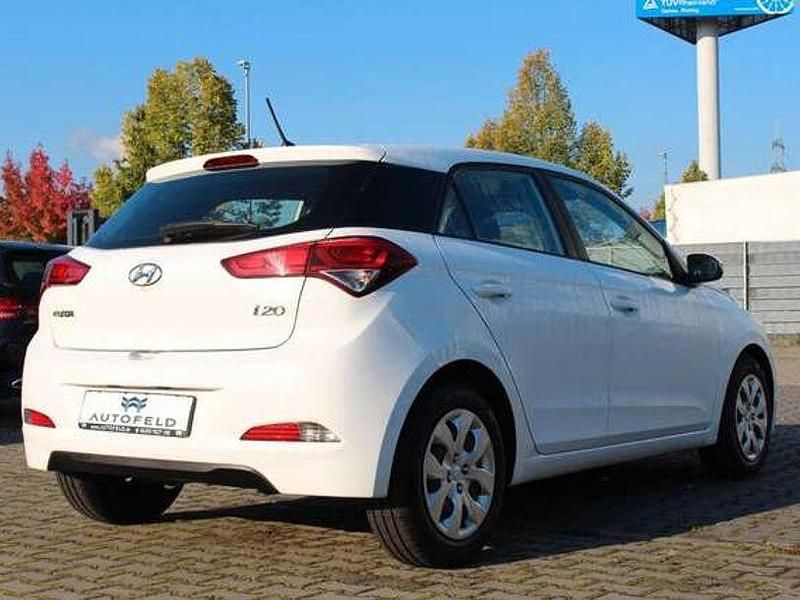 Gebraucht Hyundai i20 Classic 75 PS (55 kW) 2016 Weiß Limousine
