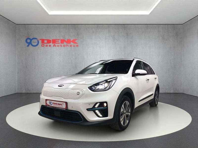 Snow white pearl Gebraucht 2021 Kia e-Niro Spirit SUV | 23.490 € (Fairer Preis) - Bild 1/4
