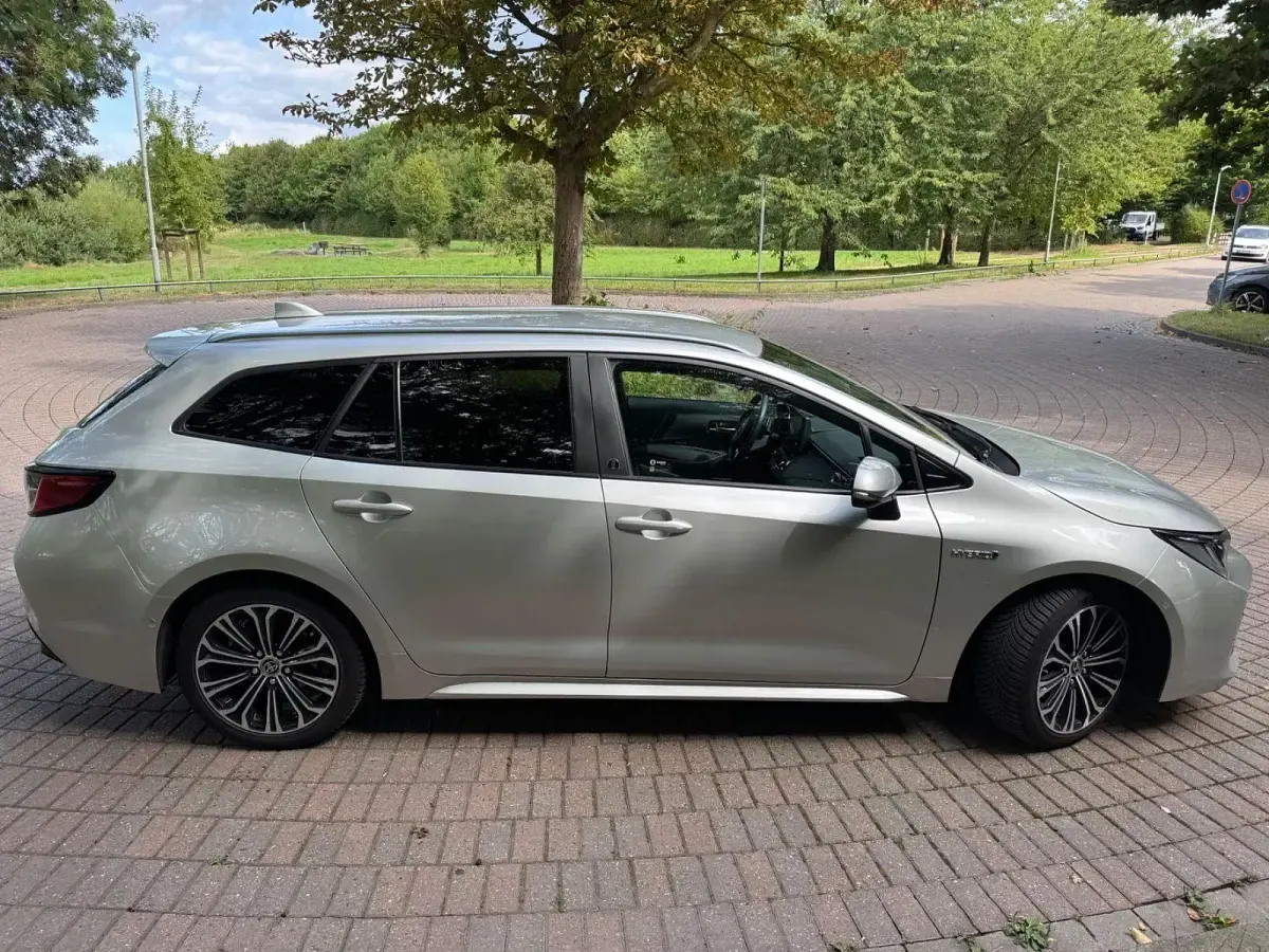 Gebraucht Toyota Corolla Team 184 PS (135 kW) 2021 Silber Kombi