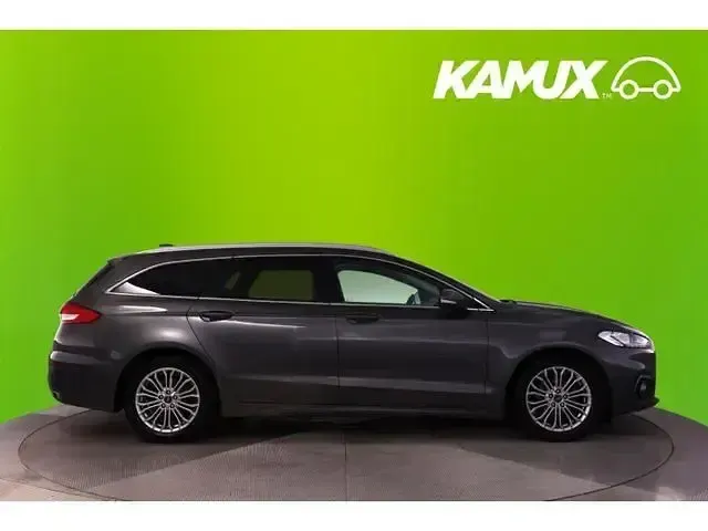 Gebraucht Ford Mondeo Titanium 190 PS (139 kW) 2022 Silber / grau Kombi
