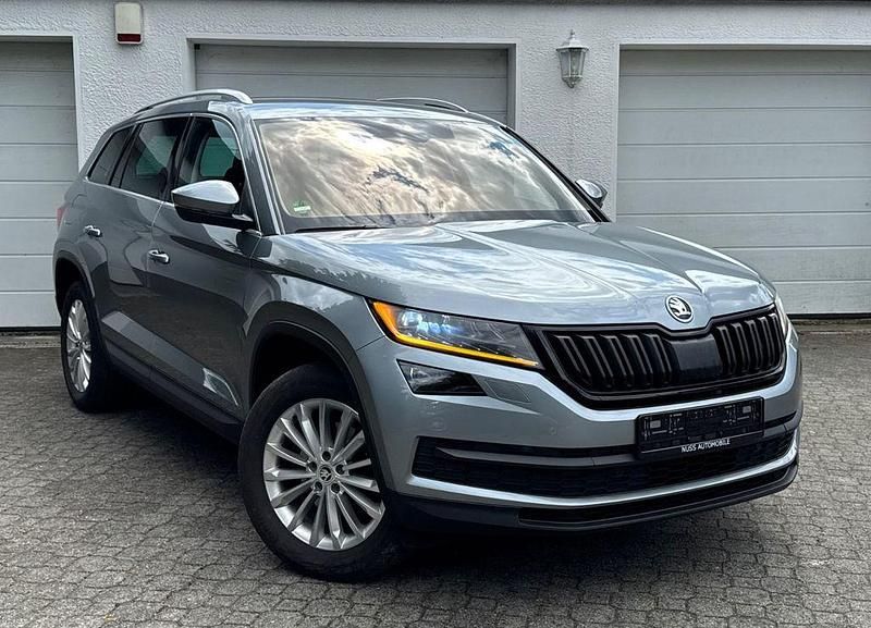 Grau Gebraucht 2017 Skoda Kodiaq Style SUV | 17.450 € (Fairer Preis) - Bild 1/4
