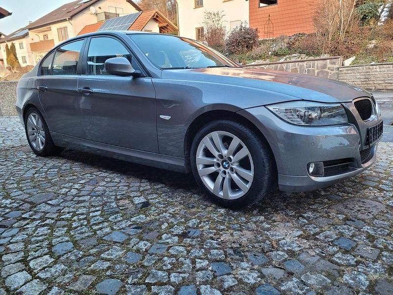 Gebraucht BMW 320 170 PS (125 kW) 2009 Grau Limousine