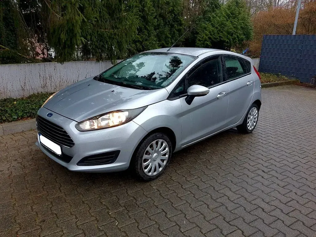 Gebraucht Ford Fiesta 82 PS (60 kW) 2015 Silber Kleinwagen